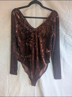 a.n.a Crushed Velvet Long-Sleeve V-Neck Bodysuit - Brown